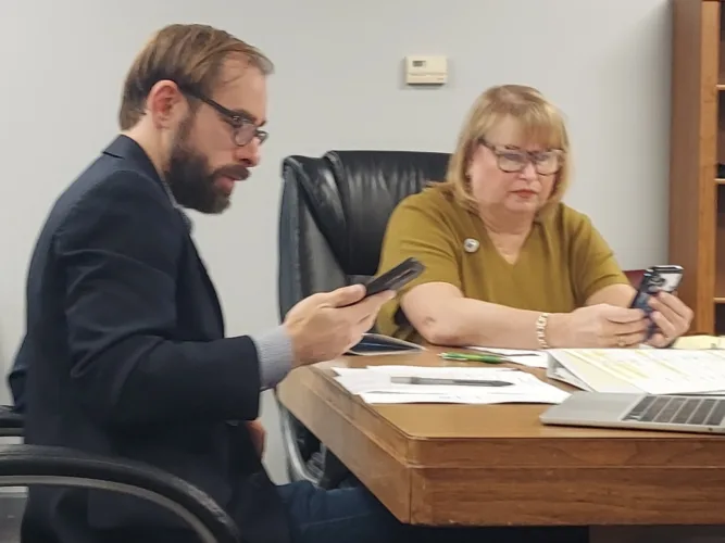 Fiscal officer defends, explains city budget